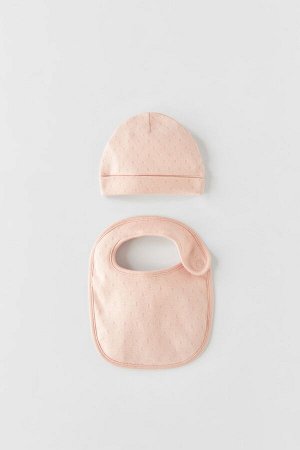Baby/ набор из слюнявчика и шапки ажурной вязки