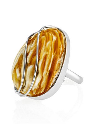 Оригинальное кольцо из серебра и натурального балтийского медового янтаря с пейзажной текстурой «Риальто»