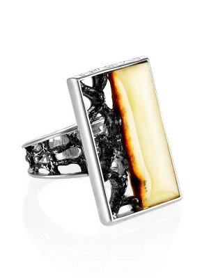 Прямоугольное кольцо из серебра со вставкой пейзажного янтаря «Модерн»