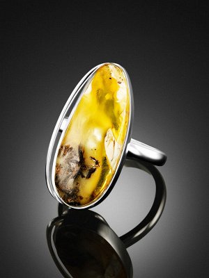 Серебряное кольцо с вставкой из натурального янтаря с природной текстурой