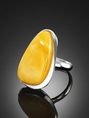 Серебряное кольцо с вставкой из нежно-медового янтаря «Лагуна»