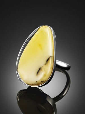 Серебряное кольцо с натуральным молочно-медовым текстурным янтарем «Лагуна»