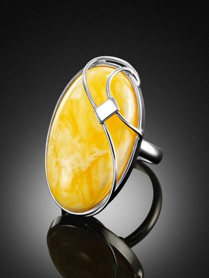 Серебряное кольцо с янтарем молочно-медового цвета