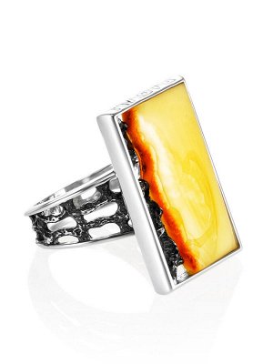 Серебряное прямоугольное кольцо со вставкой из медового янтаря «Модерн»