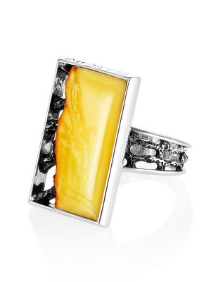 Серебряное прямоугольное кольцо со вставкой из медового янтаря «Модерн»