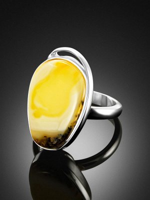 Элегантное серебряное кольцо с натуральным янтарём медового цвета «Лагуна»