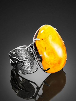 Эффектный браслет ручной работы из цельного янтаря