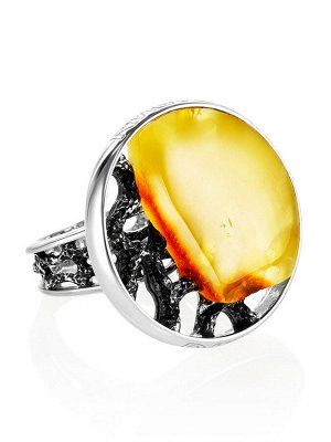 Эффектное кольцо «Модерн» из серебра и натурального балтийского янтаря