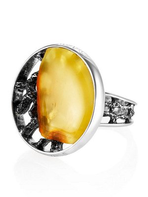 Эффектное кольцо «Модерн» из серебра и натурального балтийского янтаря
