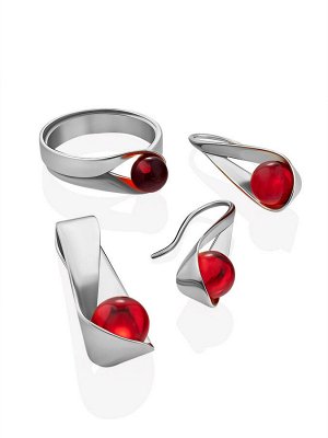 Оригинальное кольцо «Лея» из серебра с янтарём красного цвета