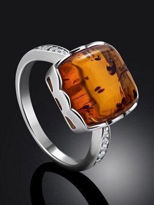 Эффектное серебряное кольцо «Ренессанс» с янтарём и фианитами