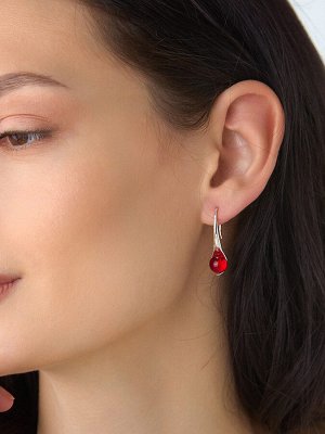 Эффектные серьги-крючки, украшенные янтарём ярко-красного цвета «Лея»