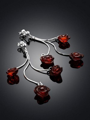 Легкие нарядные серьги из янтаря на серебряных замочках-гвоздиках «Розы вишневые»