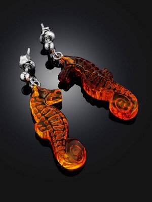 Серьги-пусеты из серебра с натуральным коньячным янтарём «Морской конёк»