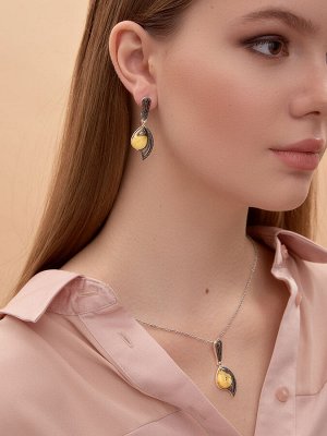 Оригинальный кулон из янтаря «Модерн»