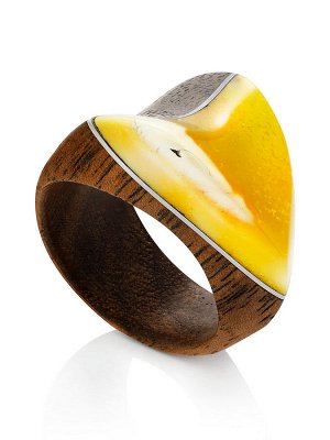 Необычное кольцо из древесины дуба и натурального янтаря «Индонезия»