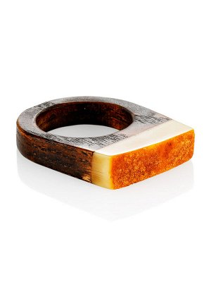 Оригинальное кольцо из дерева с кусочком натурального балтийского медового янтаря «Индонезия»