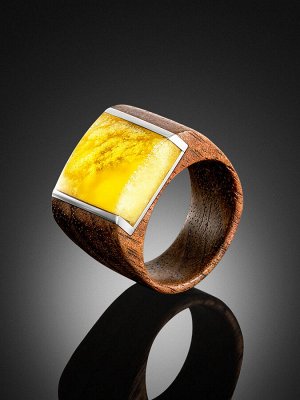 Оригинальное кольцо из дерева с натуральным переливающимся янтарём «Индонезия»