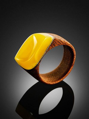 Стильное кольцо из дерева и натурального балтийского янтаря медового цвета «Индонезия»