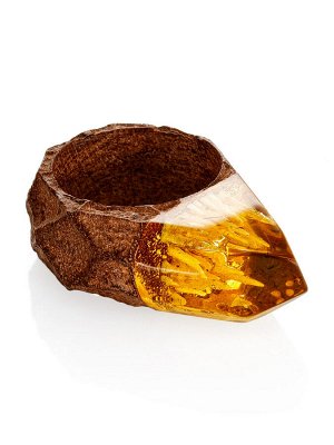 Необычное кольцо «Индонезия» из дерева и натурального лимонного янтаря