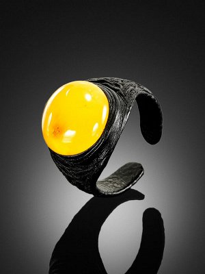 amberholl Стильный перстень из натуральной кожи с круглой вставкой из балтийского медового янтаря «Нефертити»