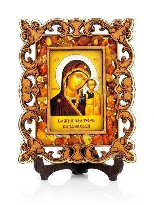 «Казанская Богоматерь». Небольшая иконка в резной деревянной оправе с магнитом, украшенная янтарём