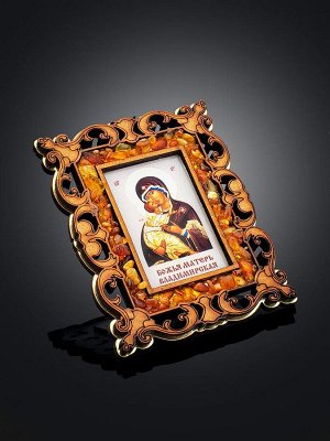 Икона «Владимирская Богоматерь» в резной деревянной оправе с магнитом, украшенная янтарём