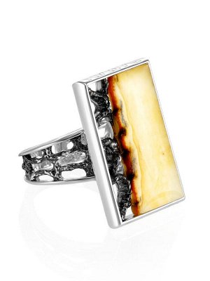 Ажурное кольцо «Модерн» из серебра и натурального медового янтаря
