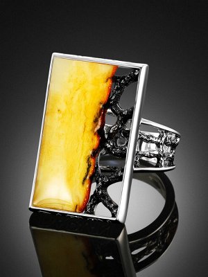 Ажурное кольцо «Модерн» из серебра и натурального медового янтаря