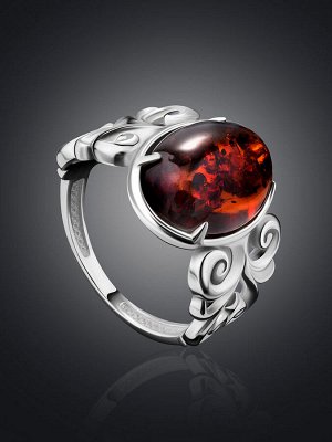 Ажурное красивое кольцо из серебра и натурального янтаря вишнёвого цвета «Кордова»