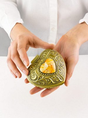 Шкатулка в форме сердца с мозаикой из натурального янтаря
