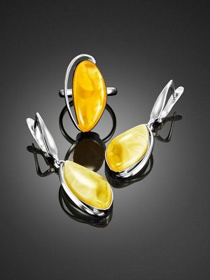 Изящное серебряное кольцо с натуральным медовым янтарем «Лагуна»