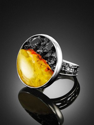 Круглое кольцо из серебра с вставкой из цельного медового янтаря «Модерн»
