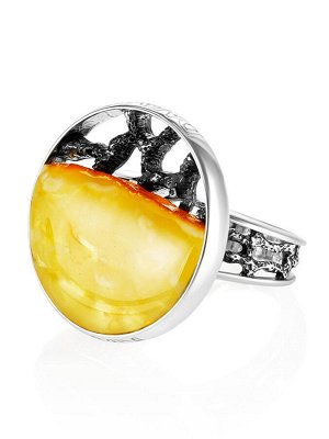Круглое серебряное кольцо со вставкой из цельного янтаря «Модерн»