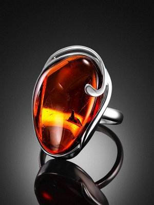 Крупное эффектное кольцо из коньячного янтаря «Маньяна»