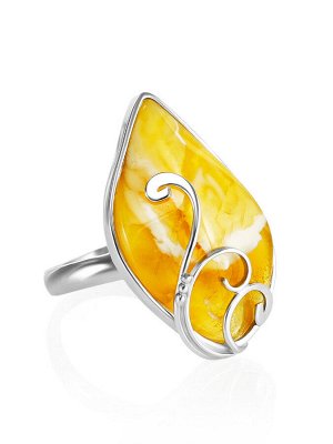 Нежное серебряное кольцо с натуральным балтийским янтарём медового цвета «Риальто»