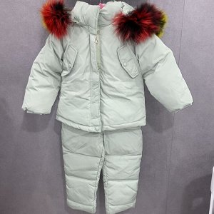 Комбинезон Детский зимний костюм, качество люкс, наполнитель 100% пух, капюшон - мех натуральный. 
Цвет фисташка.