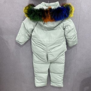 Комбинезон Детский зимний костюм, качество люкс, наполнитель 100% пух, капюшон - мех натуральный. 
Цвет фисташка.