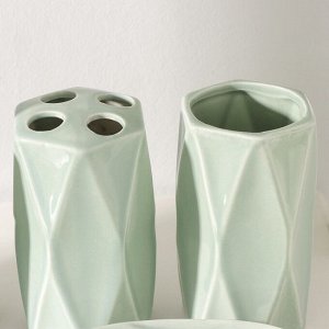 Набор аксессуаров для ванной комнаты Доляна «Геометрия», 4 предмета (дозатор 250 мл, мыльница, 2 стакана), цвет зелёный