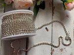 Стразы белые прозрачные на серебряной цепи 2 мм