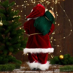 Дед Мороз "В красной шубке, с фонарём" 45 см