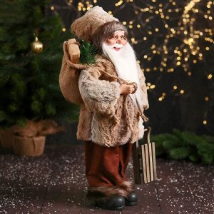 Дед Мороз "В меховом колпачке, подарками и санками" 47 см, коричневый