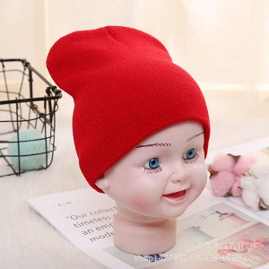 Детская трикотажная шапка, цвет красный