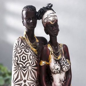 Сувенир полистоун "Африканская семья" наряд со светлыми узорами 31х7,5х10 см