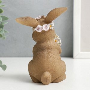 Фигурка полистоун «Кролик в цветочном венке и букетом цветов», 11x7.5x7.5 см