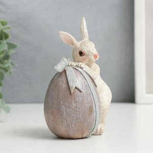 Фигурка полистоун «Кролик с яичком с бантом», 11x5.5x8.5 см