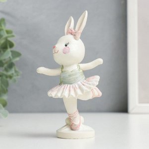 Фигурка полистоун «Маленькая зайка-балерина, репетиция», 11.5x6x5 см
