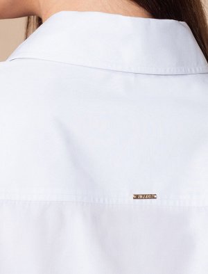 Прямая блузка с высоким воротником и манжетом