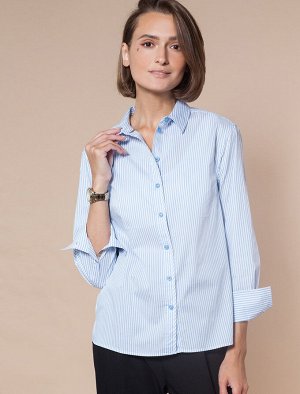 Базовая блузка из ткани в плетеную полоску.