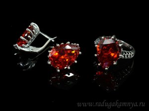 Кольцо серьги с цирконом искусственным, цв.красный размер 17